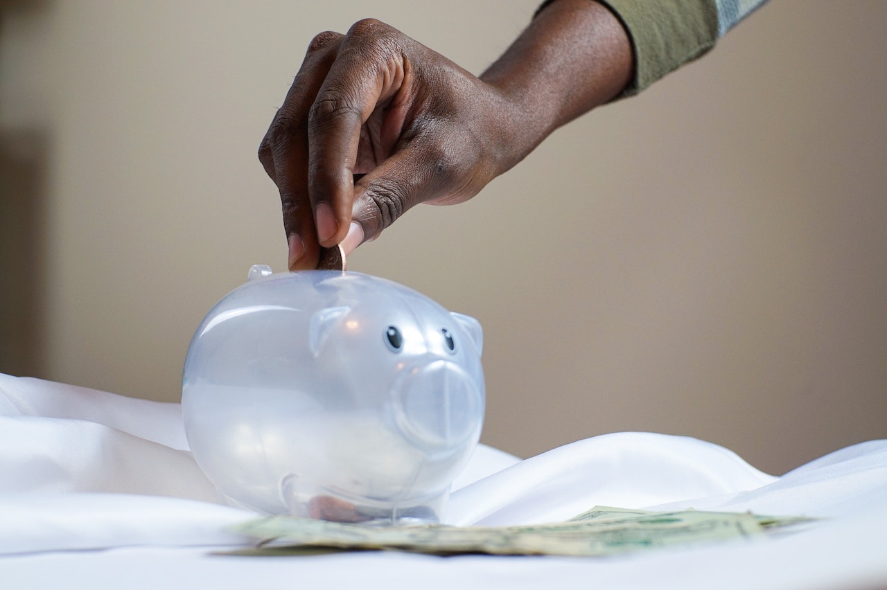 How Much Money You Should be Putting into Savings Each Month